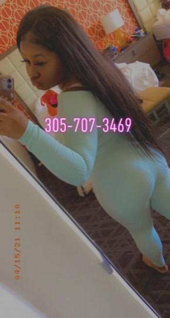 Summer, 22  female escort, San Fernando Valley