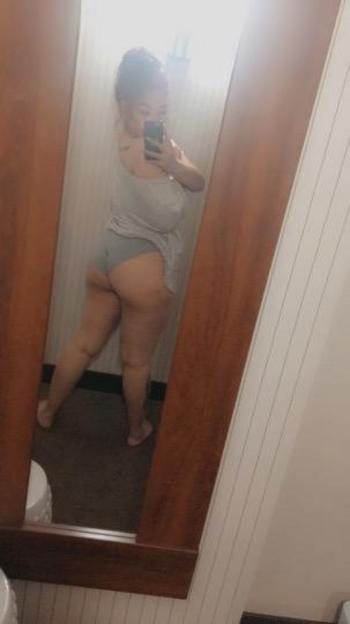 Mia , 30  female escort, San Fernando Valley