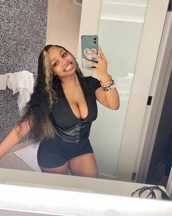 Available , 25  female escort, San Fernando Valley