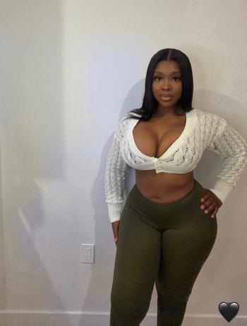 Seven , 28  female escort, San Fernando Valley